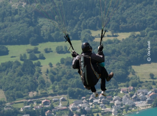 Take off at Col de la Forclaz, by Ola Cedell