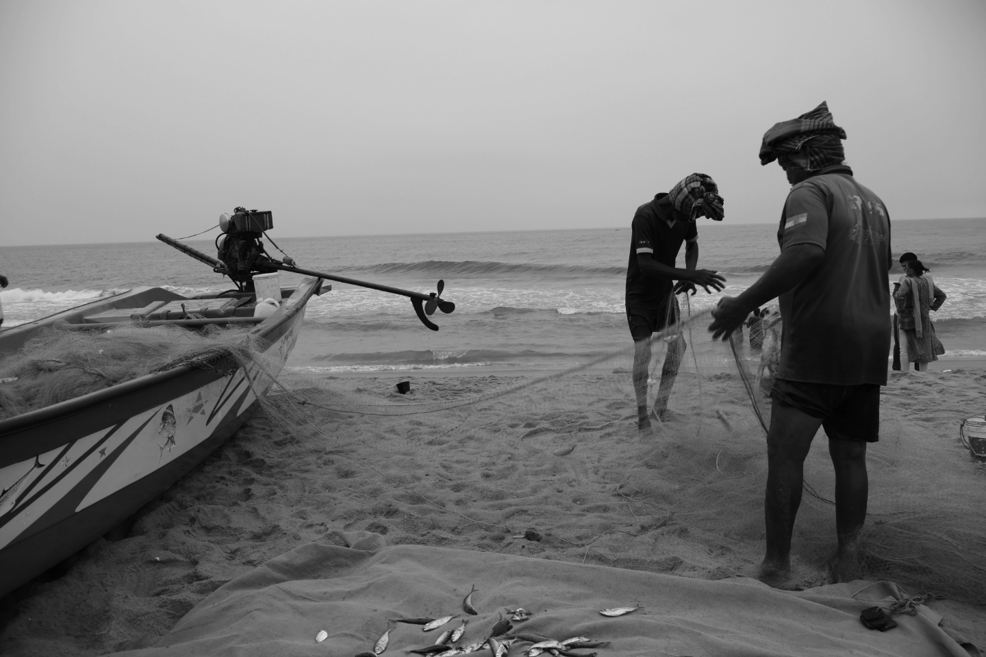 Black & White Dramic Style of Fishermans Work by Karthick Saravanan