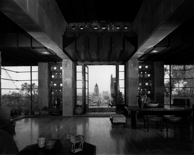 Julius Shulman Freeman house LA 768x614 1