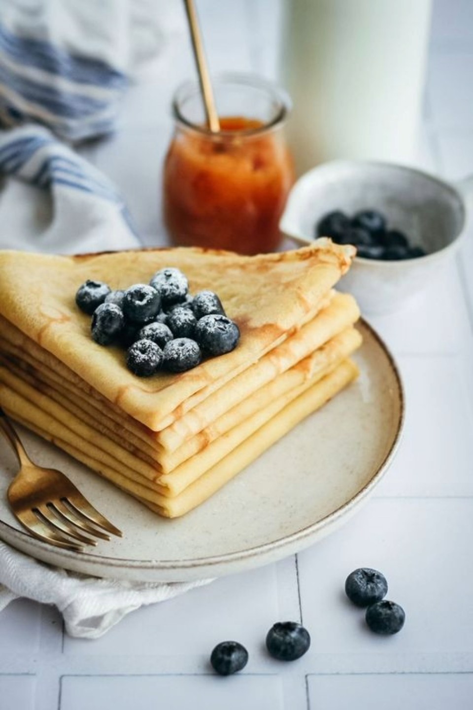 Simple Crepes by Larisa Sferle